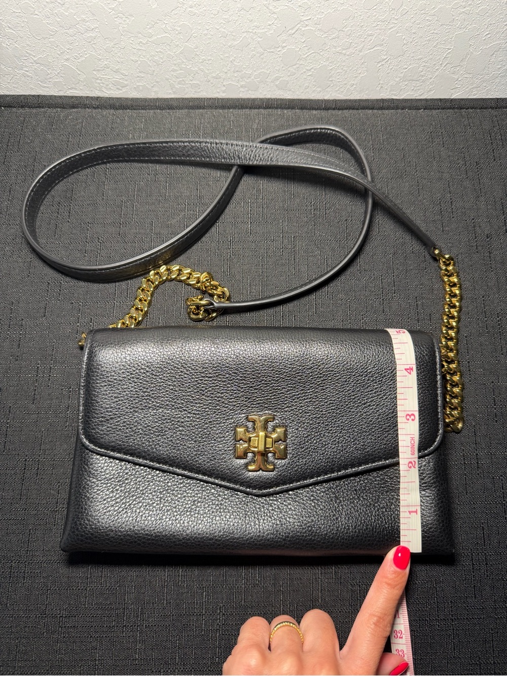 Tory Burch Black Leather Crossbody with Gold Logo - Picture 2 of 10